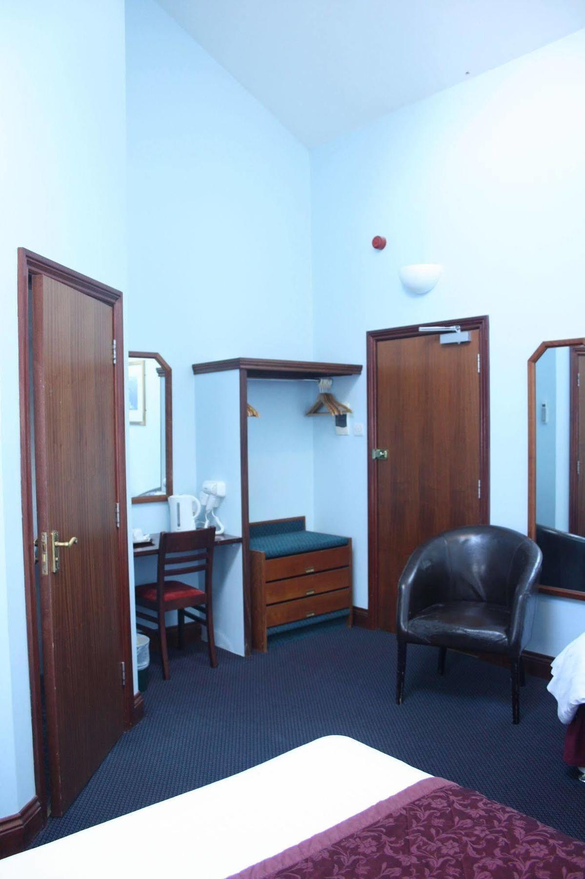 Kings Paget Hotel West Drayton  Bagian luar foto