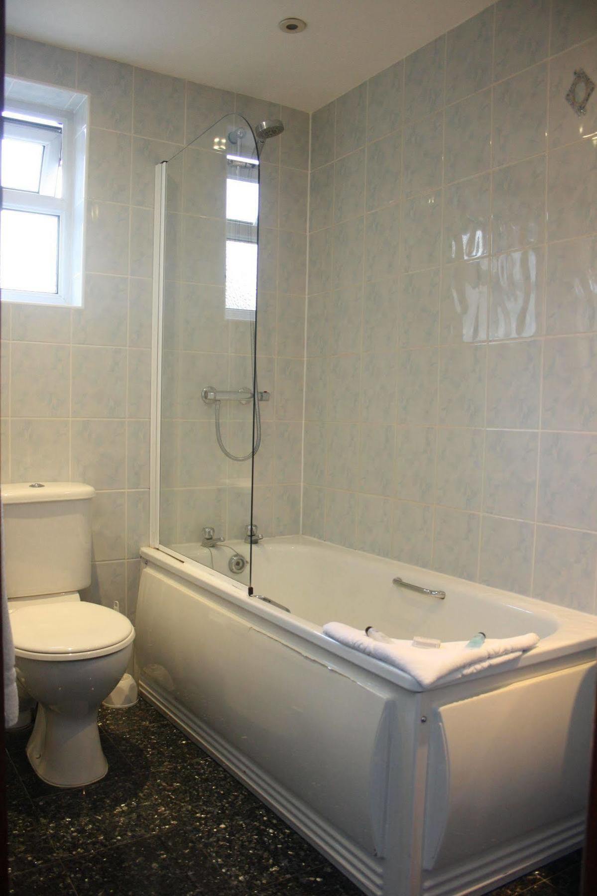 Kings Paget Hotel West Drayton  Bagian luar foto