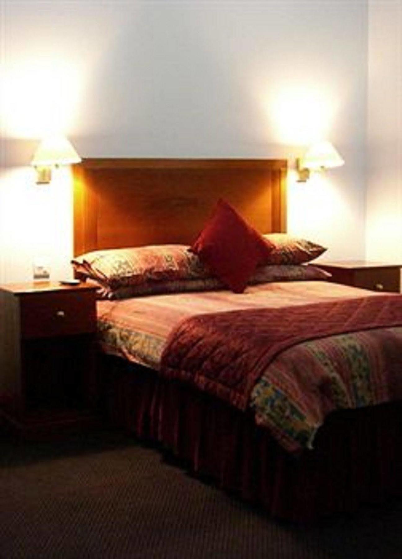 Kings Paget Hotel West Drayton  Bagian luar foto
