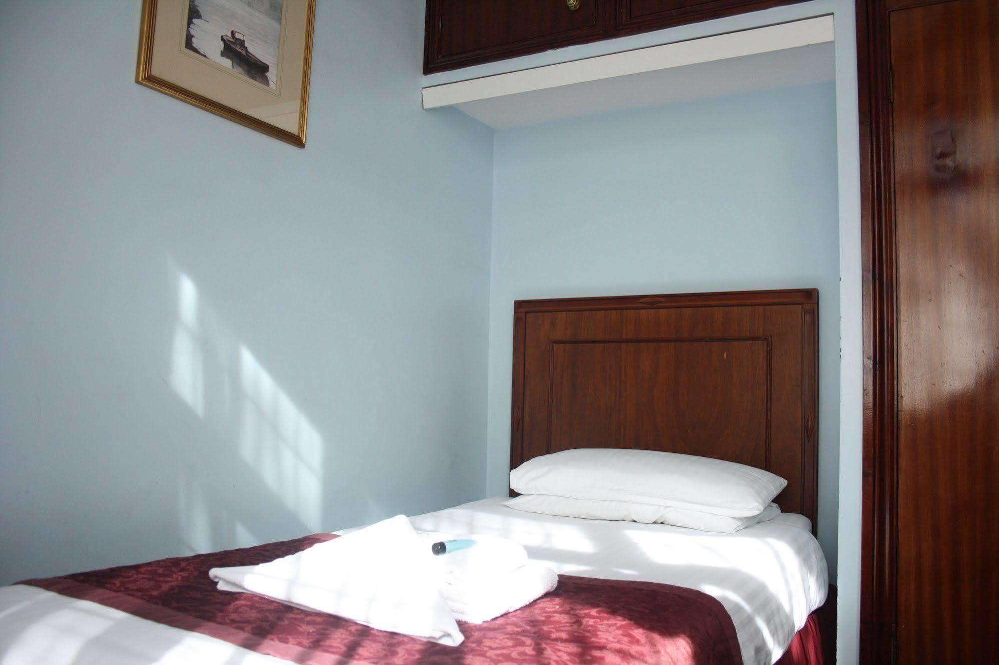 Kings Paget Hotel West Drayton  Bagian luar foto