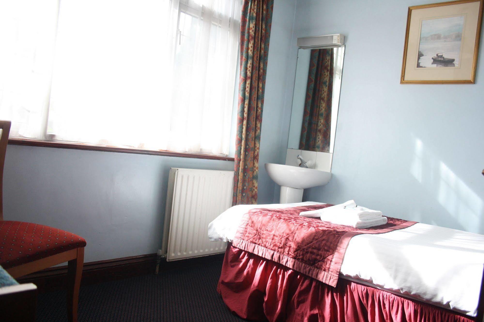 Kings Paget Hotel West Drayton  Bagian luar foto