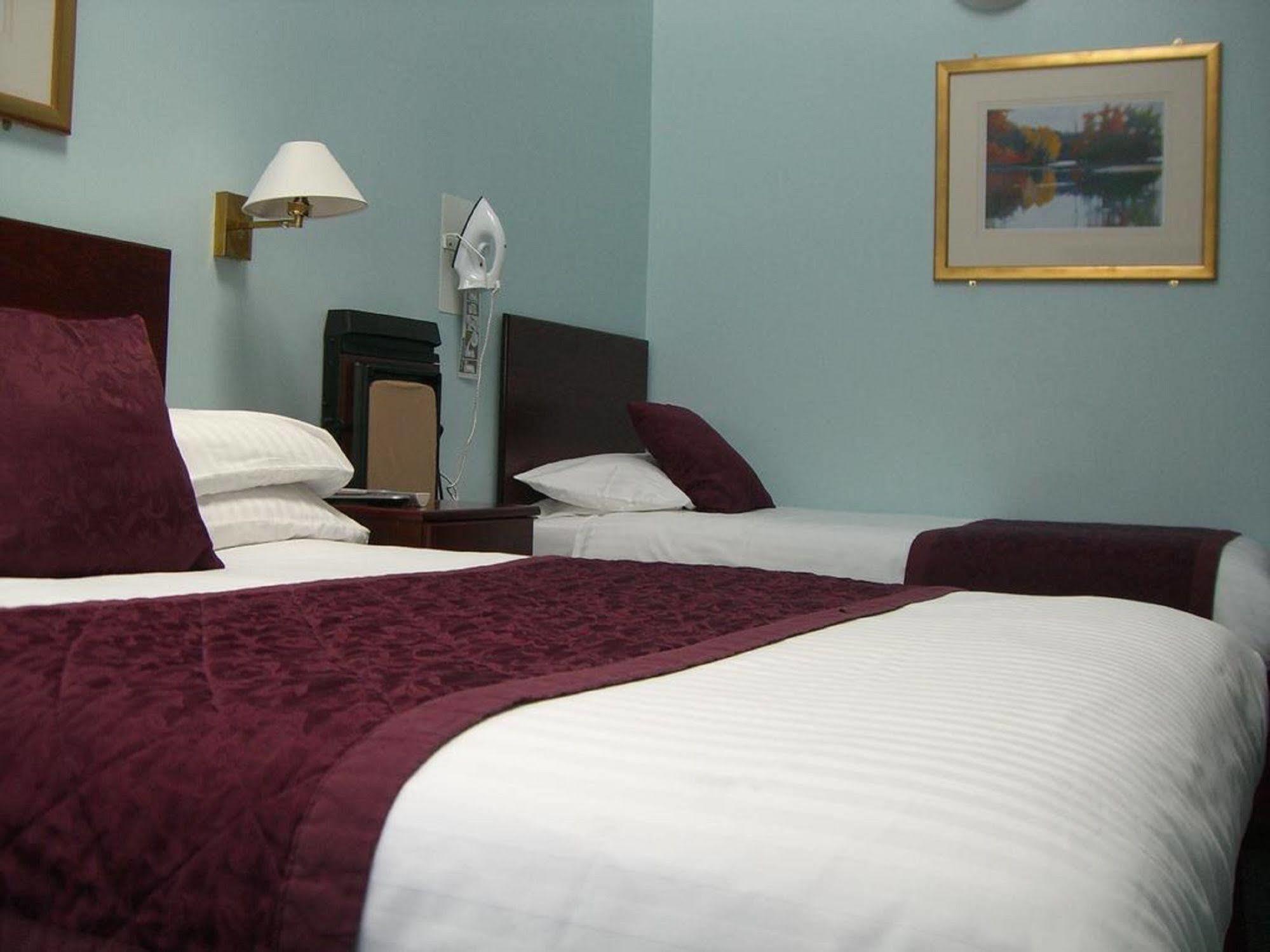 Kings Paget Hotel West Drayton  Bagian luar foto